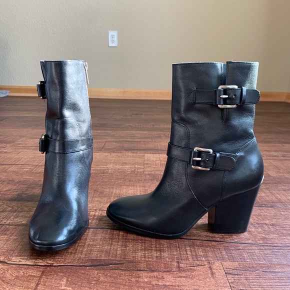 Michael Kors side straps/buckle ankle hi boots - Picture 1 of 8